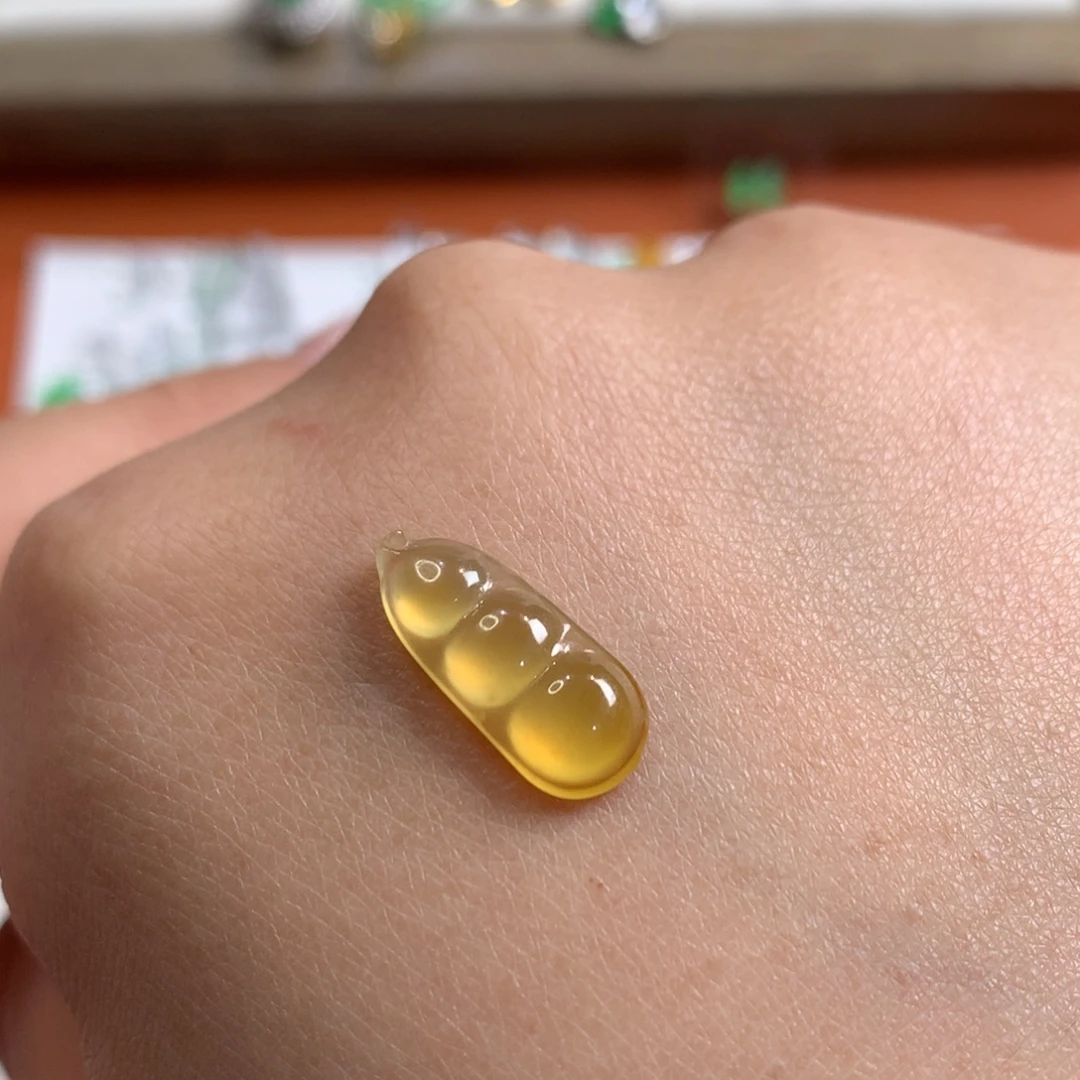 翡翠未镶嵌颈饰高冰嫩黄豆子