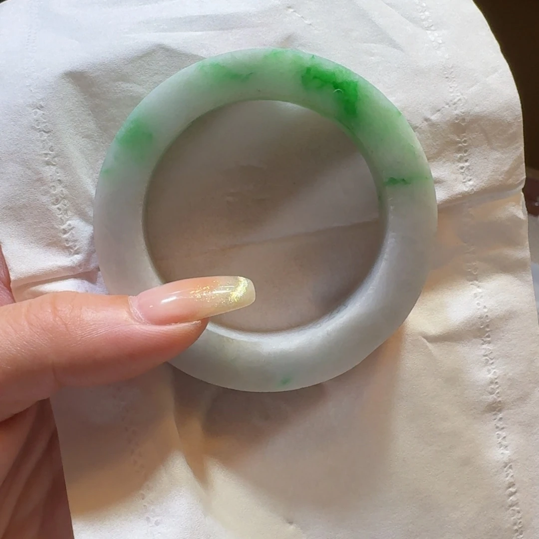 定制翡翠未镶嵌白底青手镯