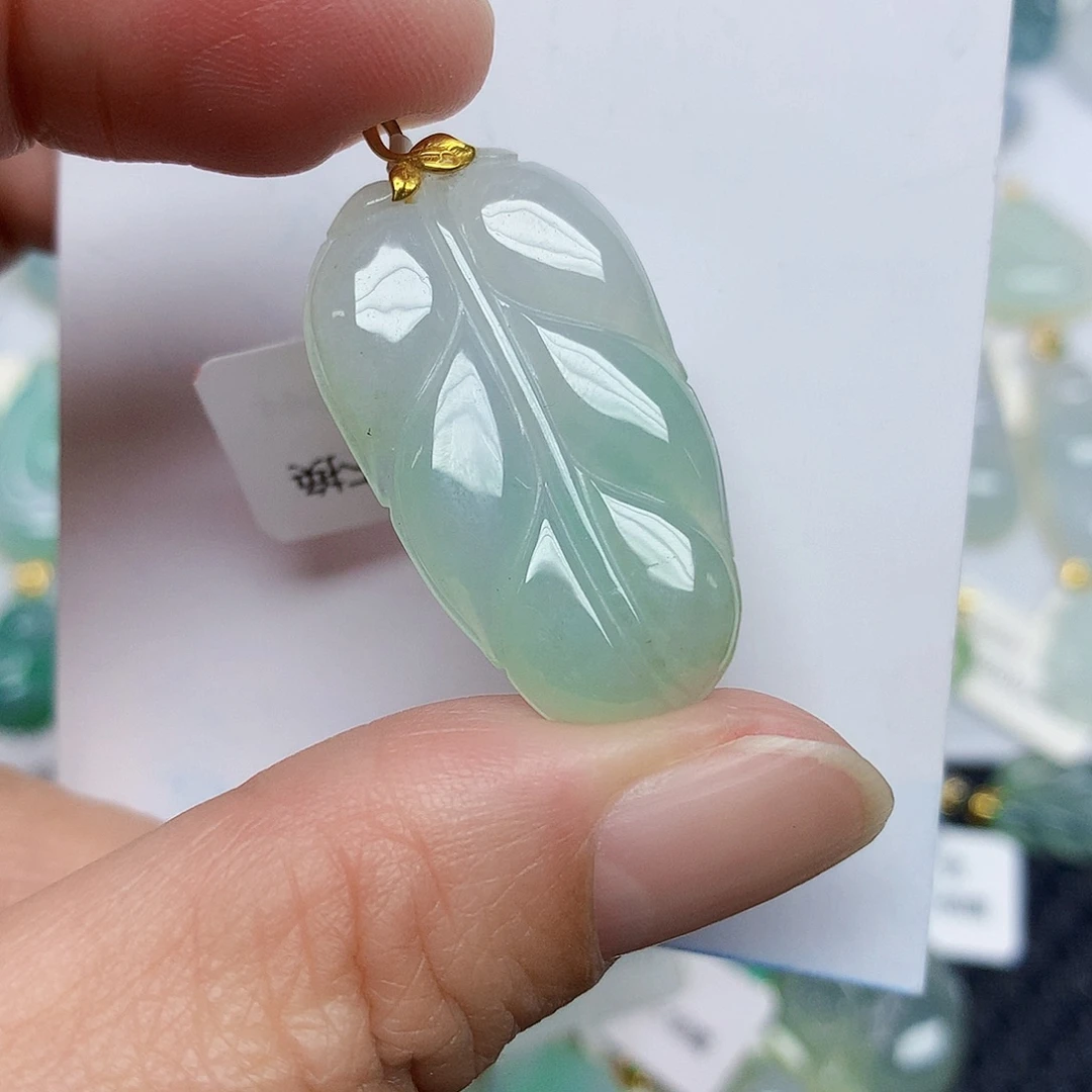 翡翠18K金镶嵌颈饰367899