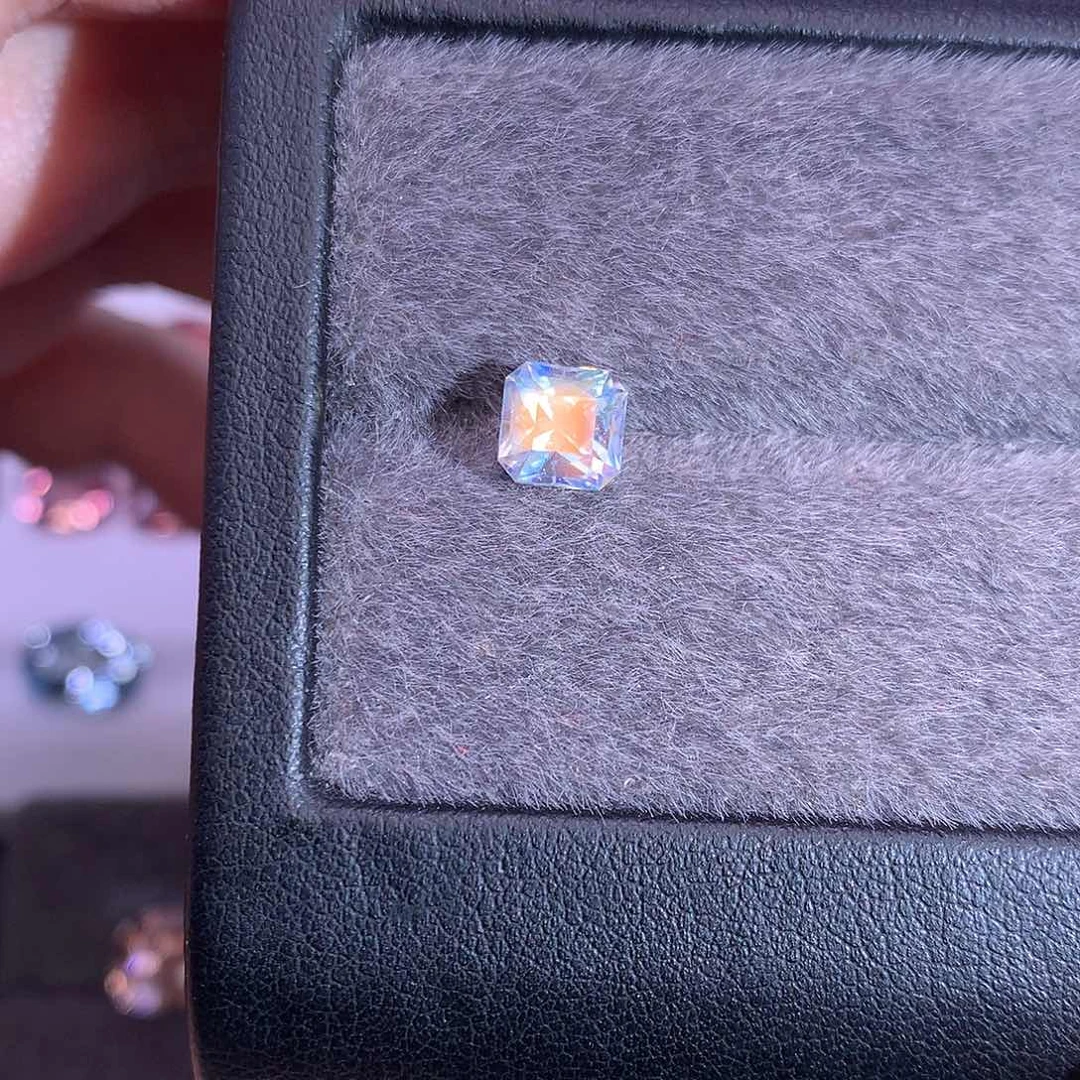 月光石裸石未镶嵌1.055ct