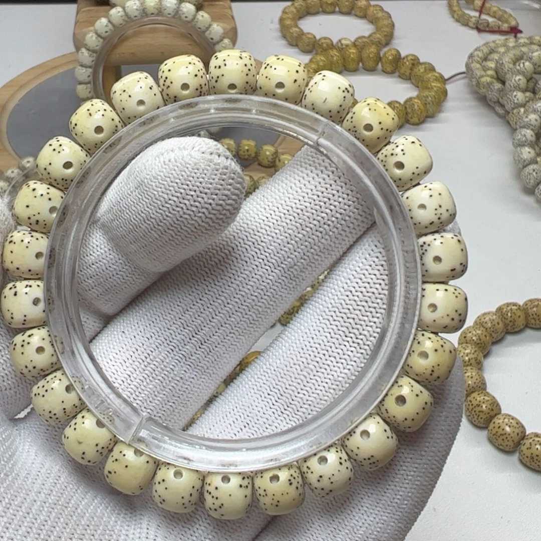 吊坠星月菩提正面通体背面散星加针尖星9