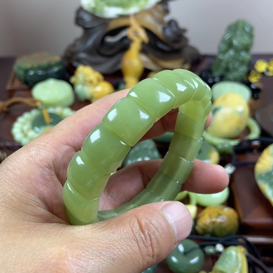 岫岩老玉（透闪石质玉）未镶嵌珠宝奇石