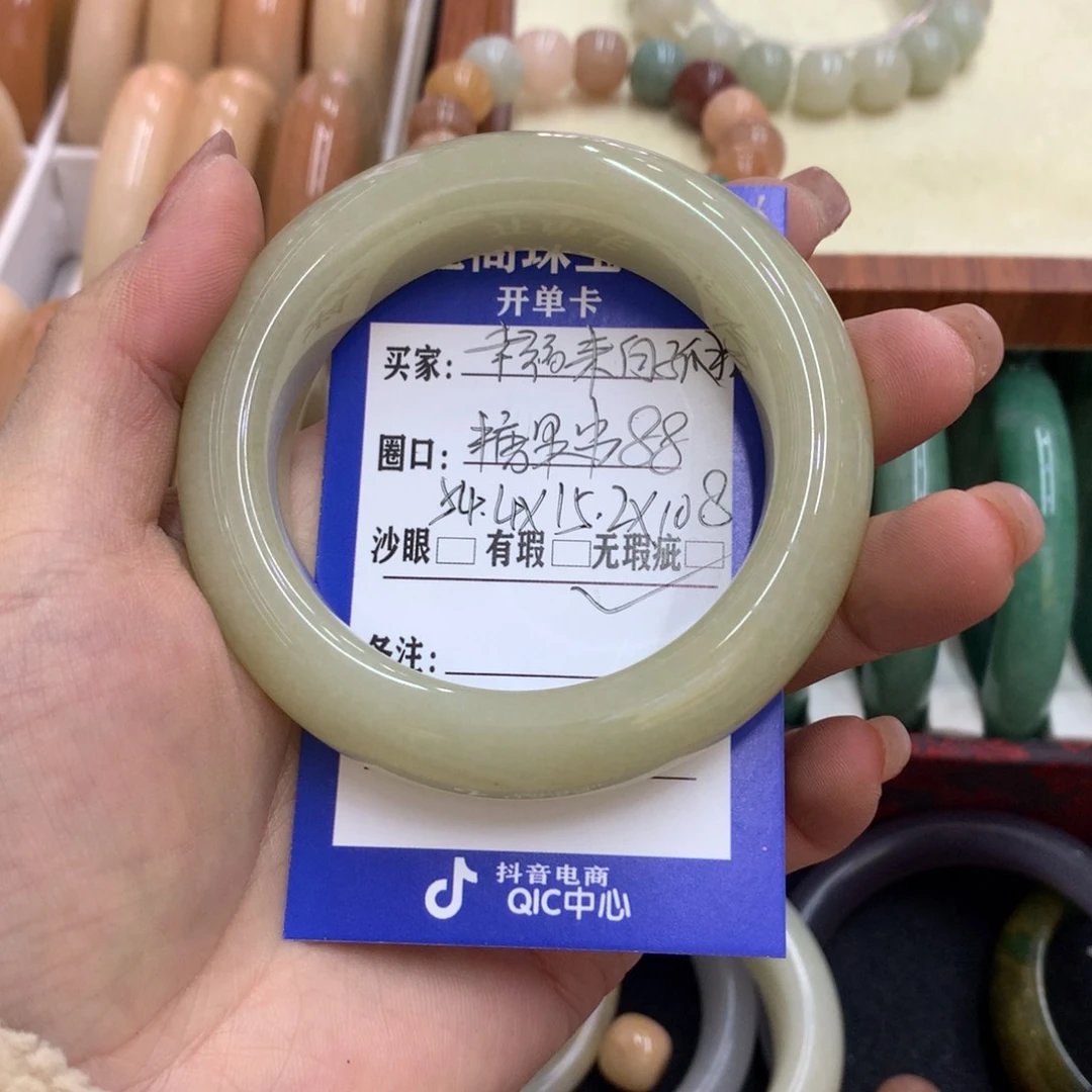 石英质玉手镯未镶嵌