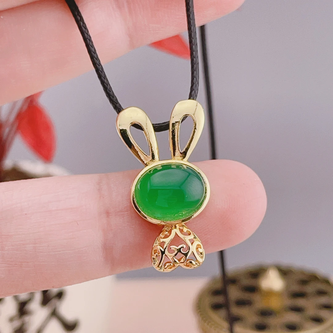 正品玛瑙玉髓吊坠俏皮可爱无脸兔项坠简约百搭绿玉石锁骨项链F178