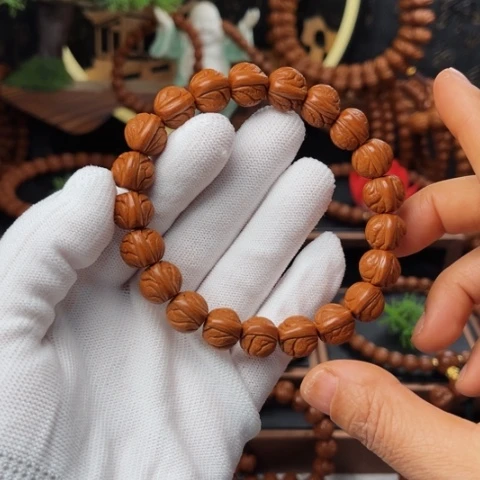 吊坠桃核12玉龙脊手串
