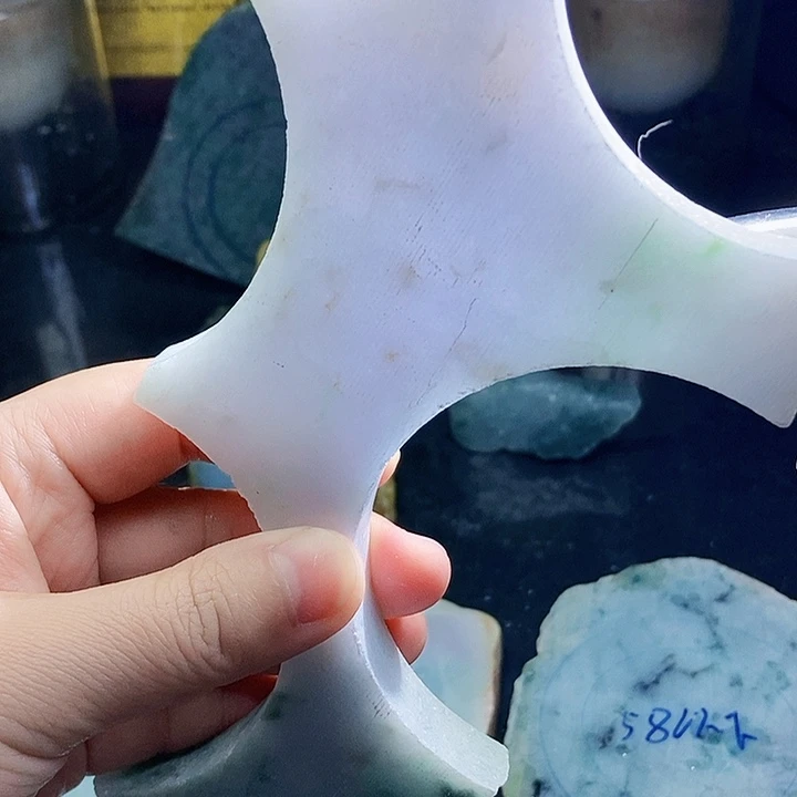 翡翠未镶嵌颈饰毛料45