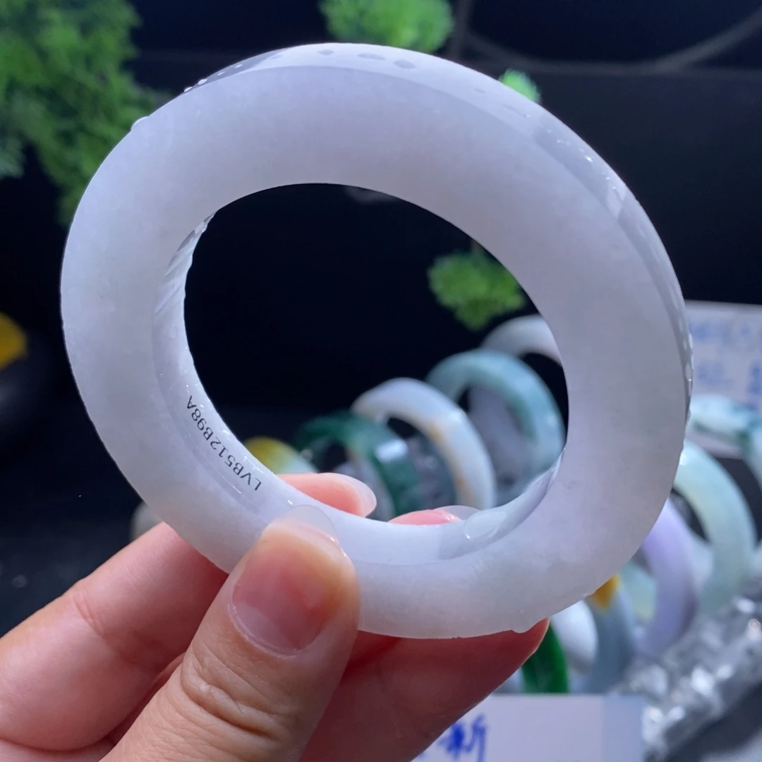 定制翡翠未镶嵌翡翠手镯