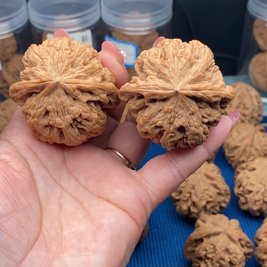 逸***.文玩核桃把件粗筋50