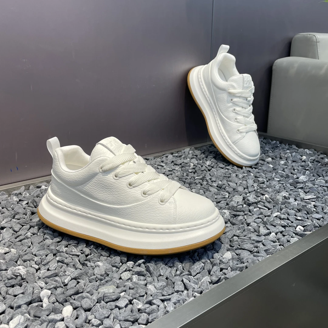2025秋季新款时尚百搭舒适透气厚底增高运动鞋轻奢潮流轻便休闲鞋