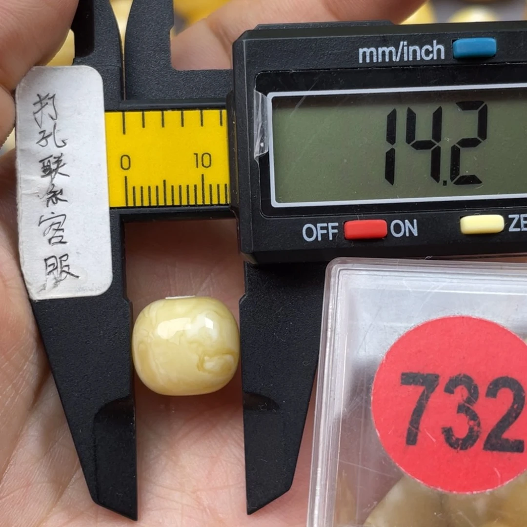 未镶嵌琥珀珠宝奇石H*