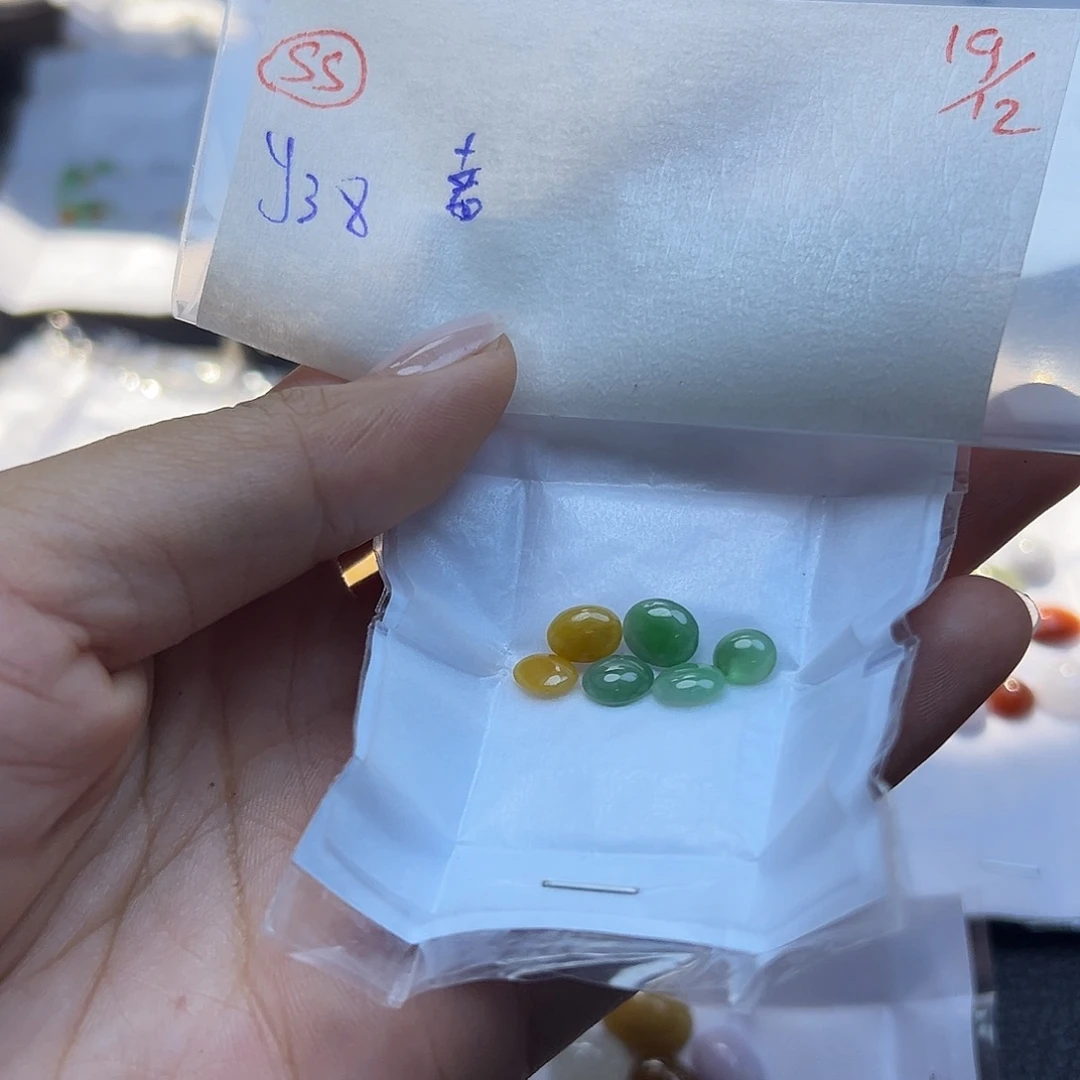 嘉***庄定制翡翠未镶嵌翡翠