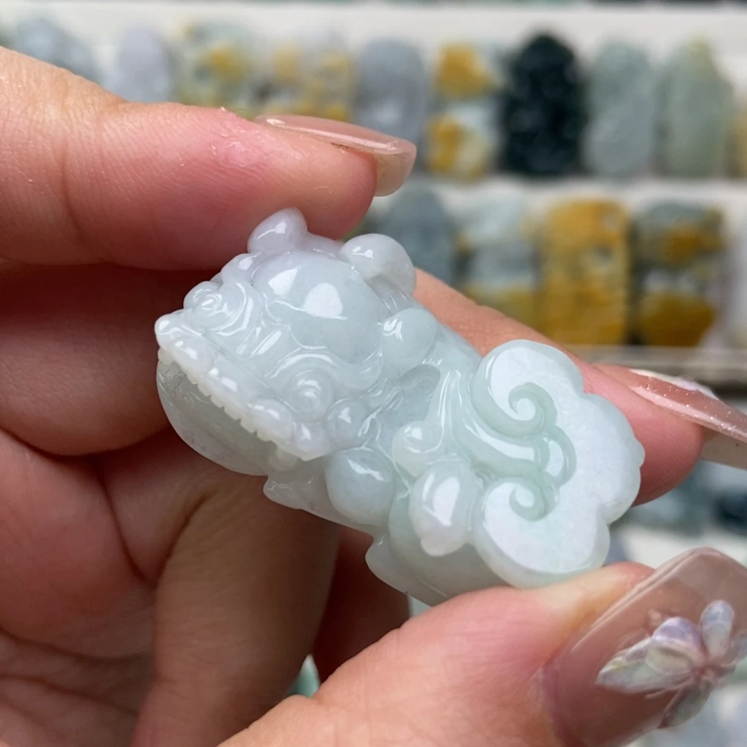 翡翠吊坠(赠链)未镶嵌