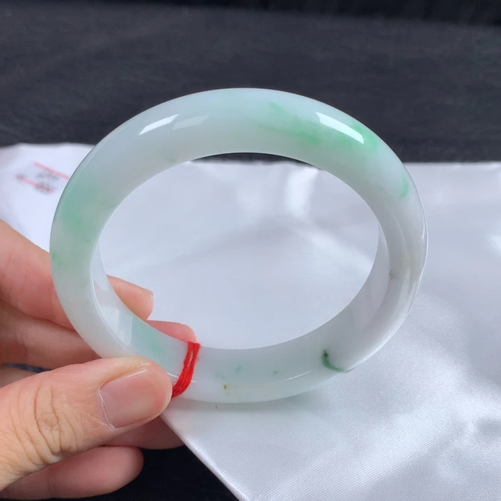 翡翠未镶嵌手镯