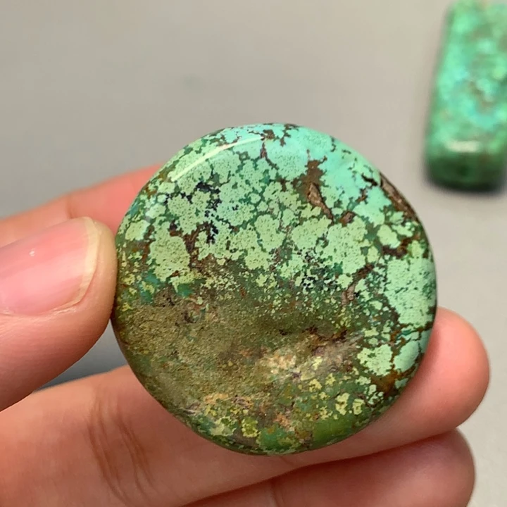 绿松石未镶嵌颈饰