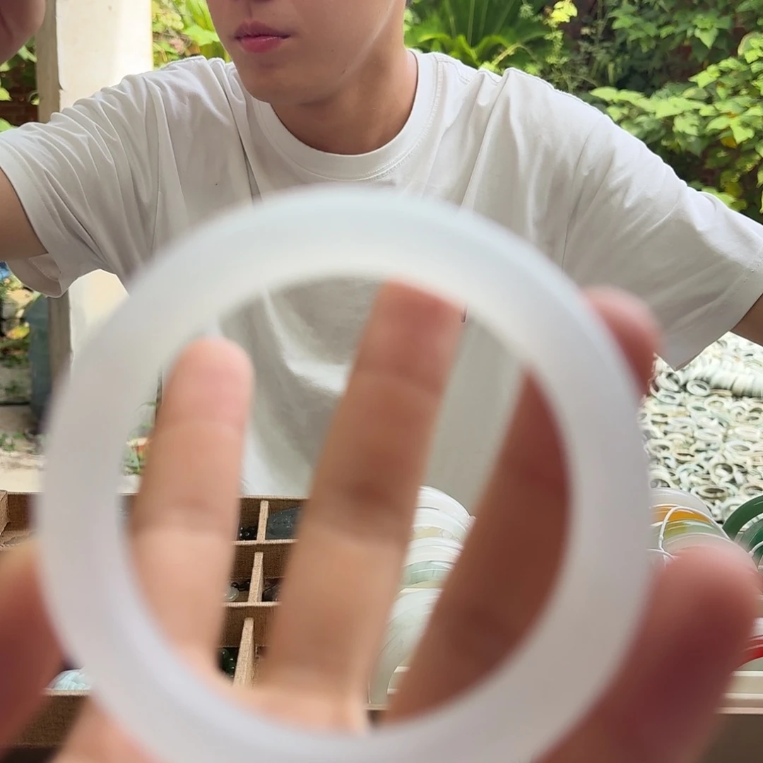 乐***天石英质玉手镯未镶嵌