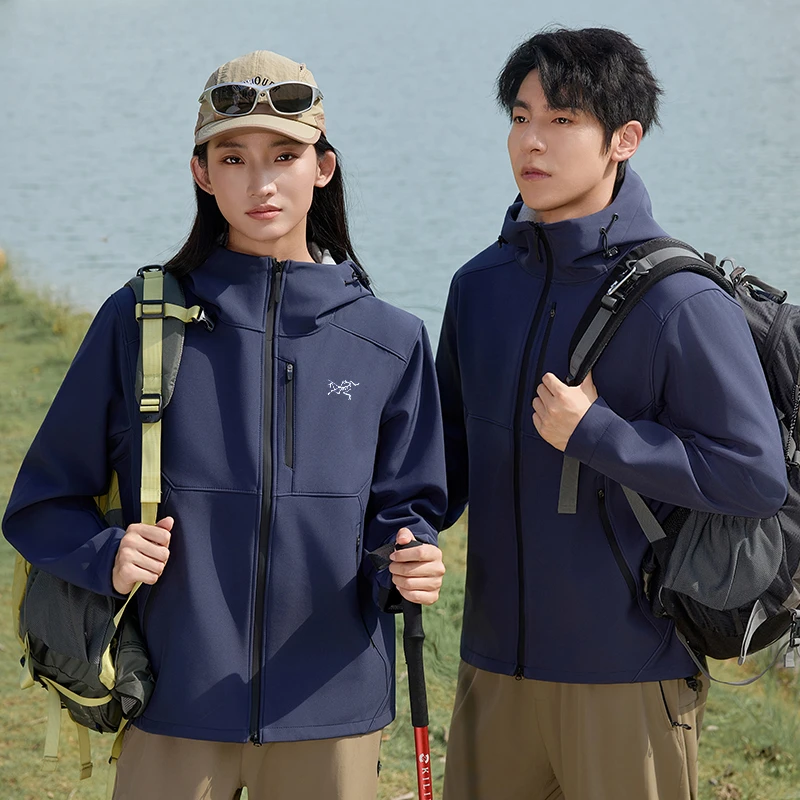 【清仓折扣】刺绣鸟家男女同款防水防风高能软壳情侣连帽冲锋衣