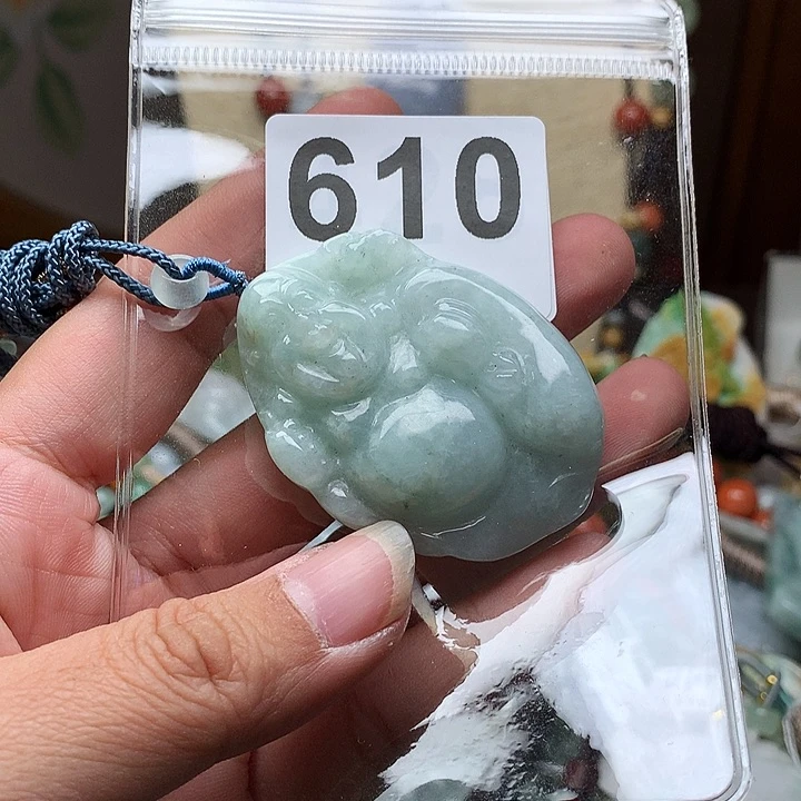 翡翠颈饰未镶嵌张****￴翡翠