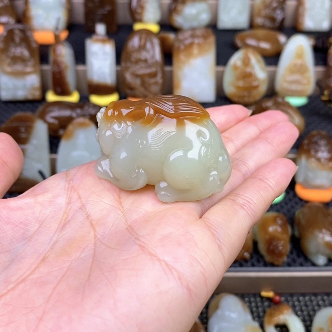 念***达和田玉未镶嵌颈饰