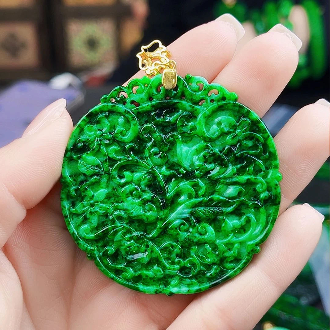 颈饰18K金镶嵌翡翠多样性