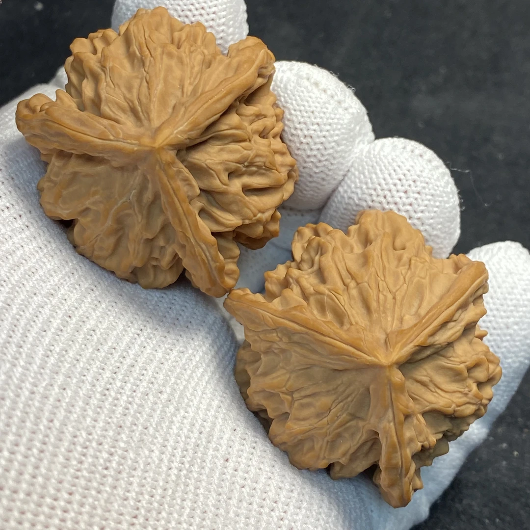 40全品天然盘山三棱核桃（0681）一物一图。边40-39-38高39/40