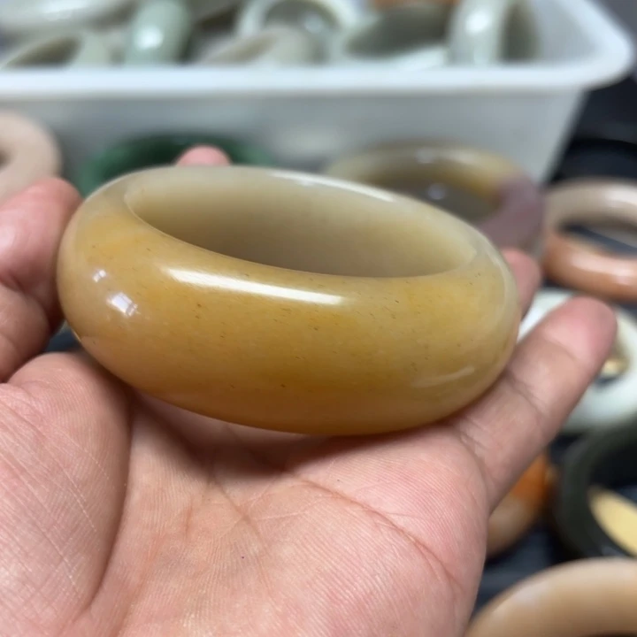 金***贝石英岩玉合金颈饰