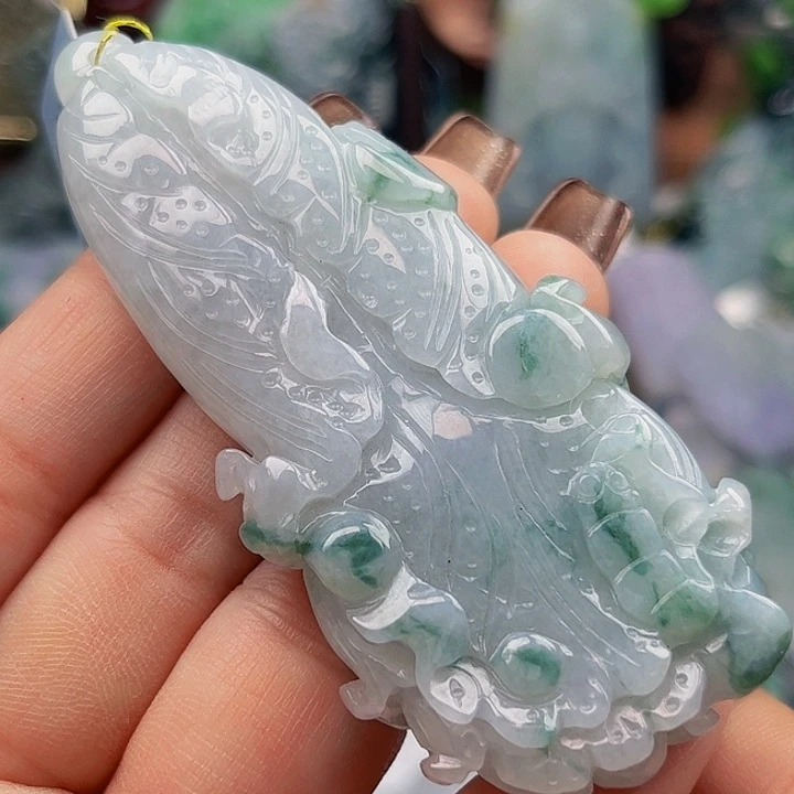 翡翠未镶嵌颈饰挂件