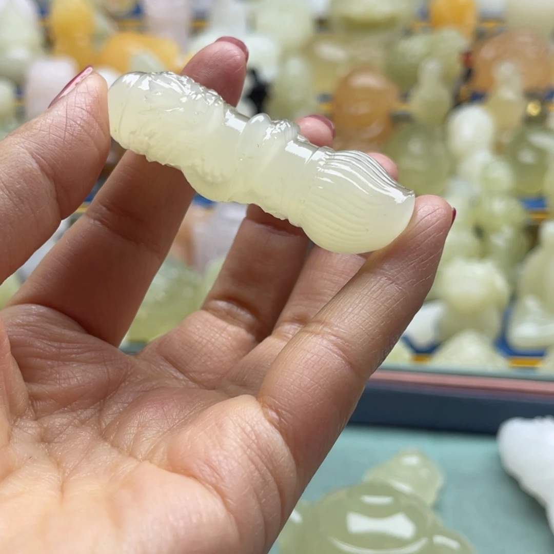 桠***桠玉天然桌面小摆件