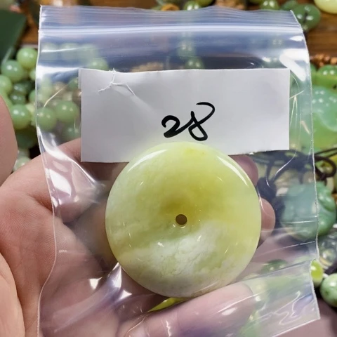 未镶嵌蛇纹石玉颈饰