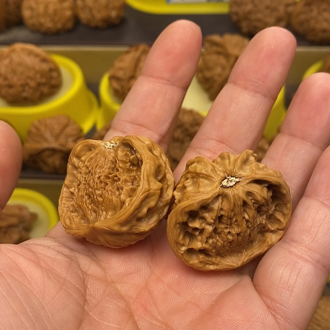 文玩核桃吊坠蛇王
