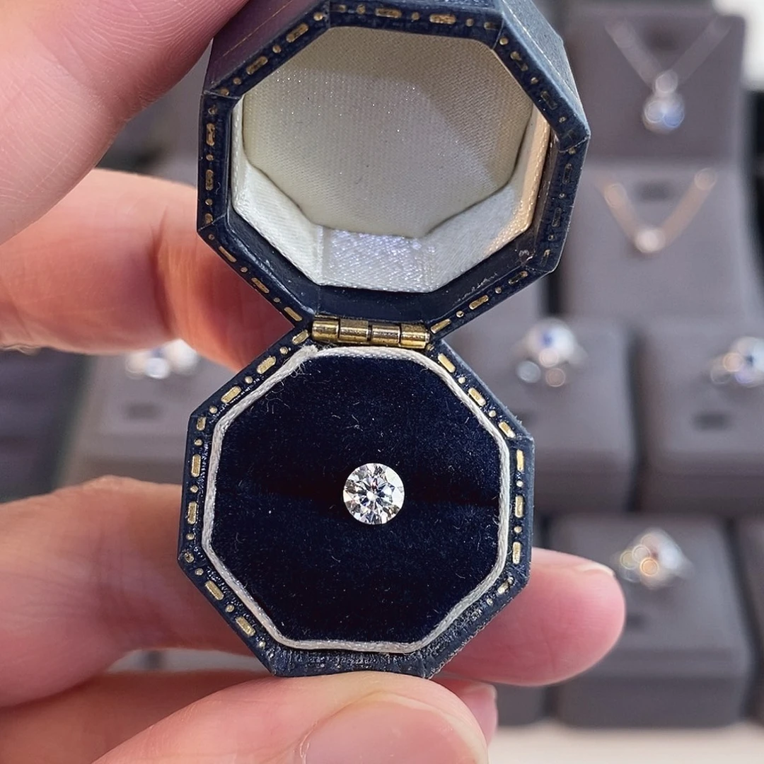 戒托18K金镶嵌钻石50分 G色 VS2