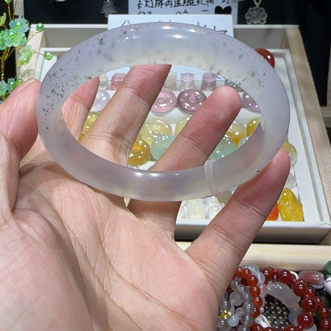 玛瑙/玉髓未镶嵌手镯飘绿花58