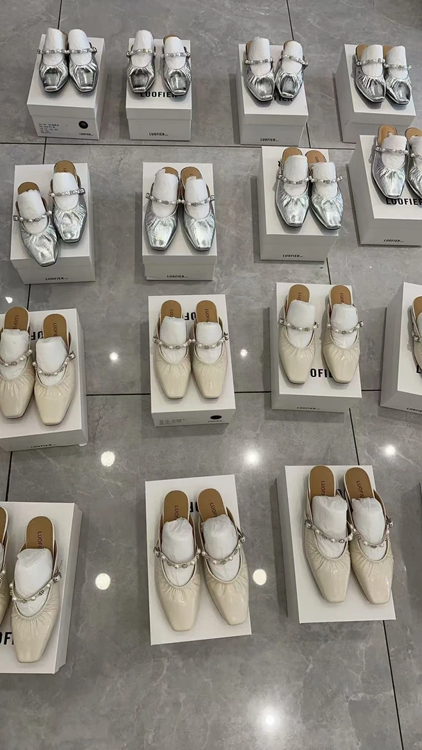 珍珠花花方头平跟软底无后跟半包拖鞋