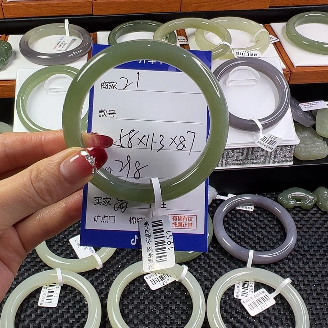 和田玉手镯未镶嵌篱*墙