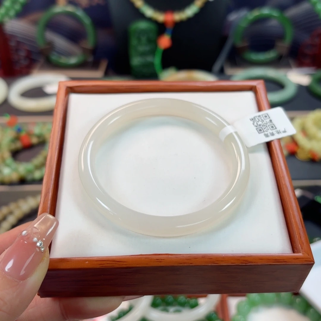 和田玉未镶嵌手镯57q***t