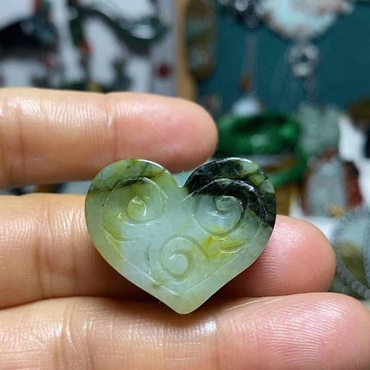 翡翠未镶嵌吊坠(赠链)