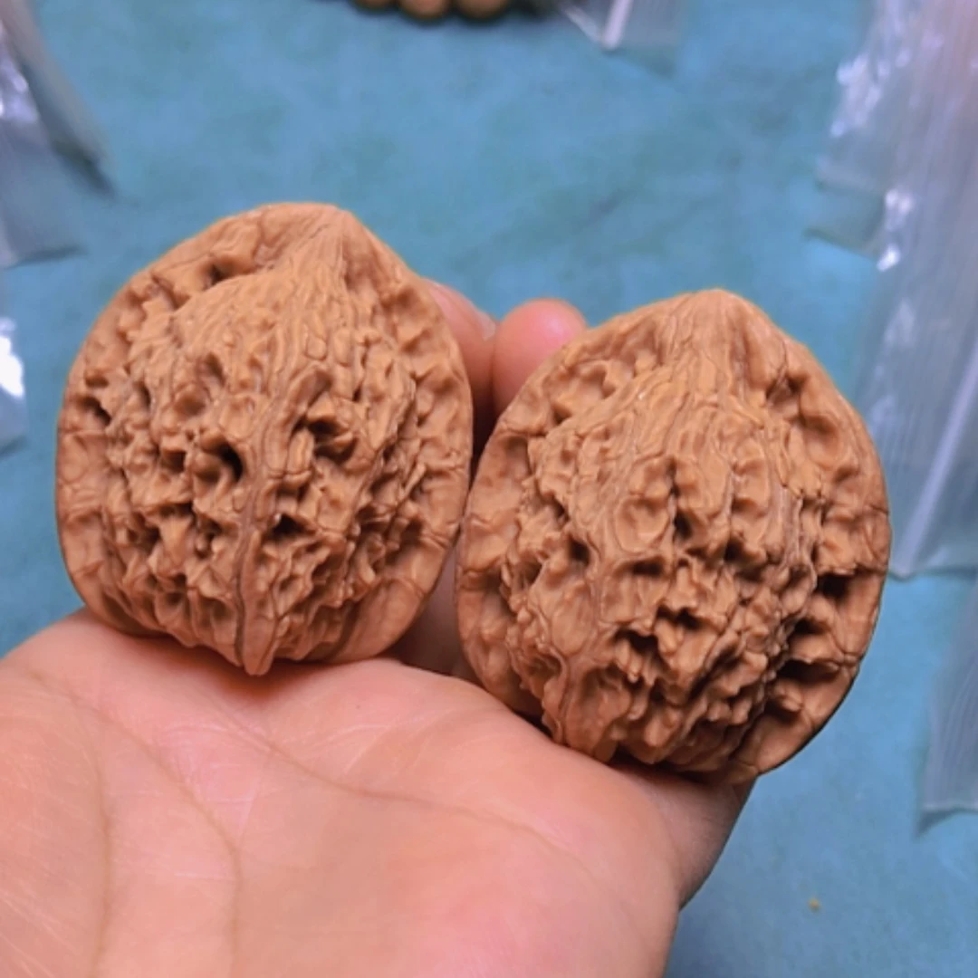 【闪购商品】核桃摆件40红狮子全品磕尖