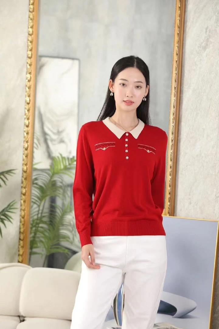 翻领毛衣柔软舒适