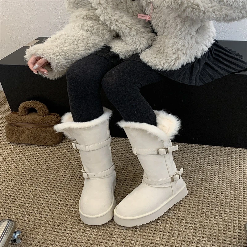 平底加厚棉鞋冬季保暖雪地靴时尚秋冬防水加绒靴子女款中筒