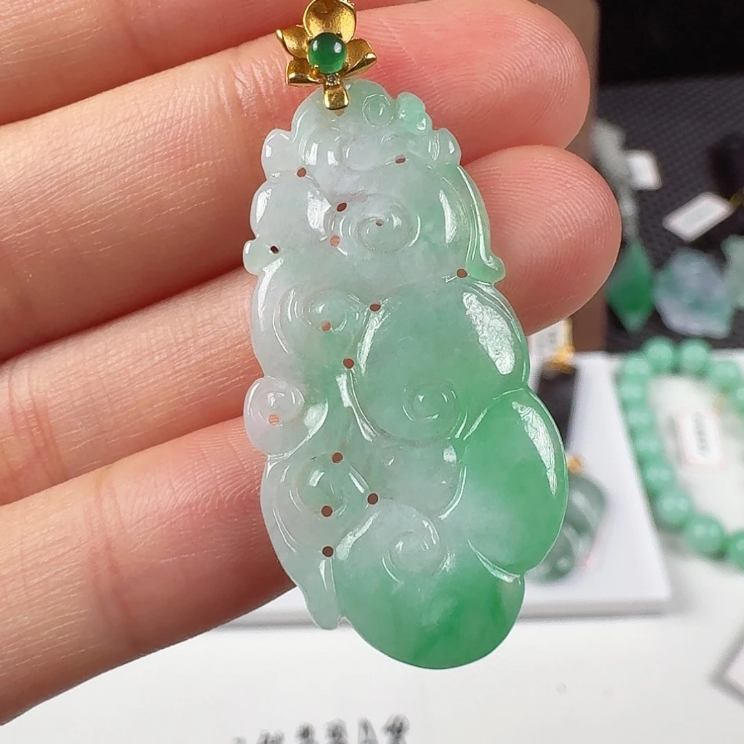 翡翠18K金镶嵌颈饰