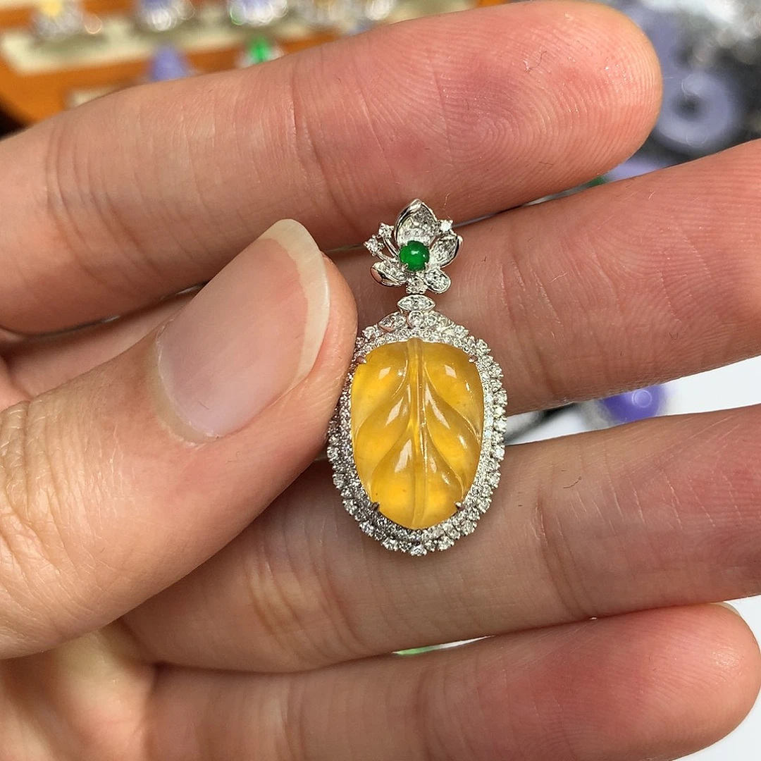 翡翠吊坠(不含链)18K金镶嵌
