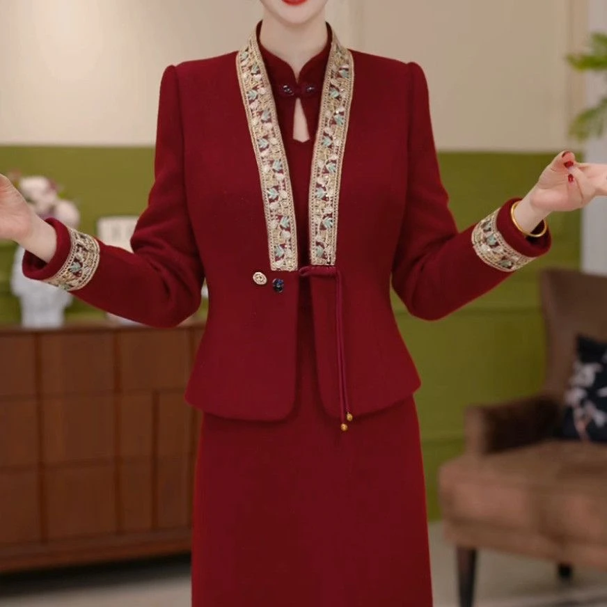 高级贵妃绒加棉外套加厚旗袍连衣裙2025冬季新款洋气婚宴婆婆套装