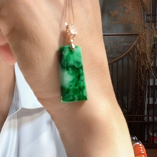 翡翠未镶嵌颈饰Wtiopyo