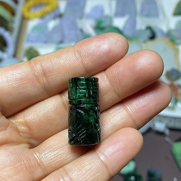 翡翠未镶嵌吊坠(赠链)