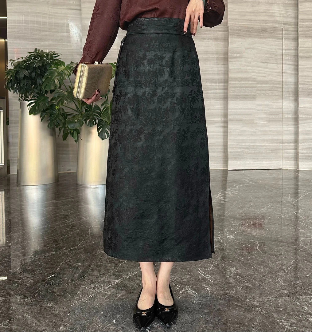 FSSIA艺禾|香云纱缎面提花新中式双开叉国风流苏半身直筒裙5223A