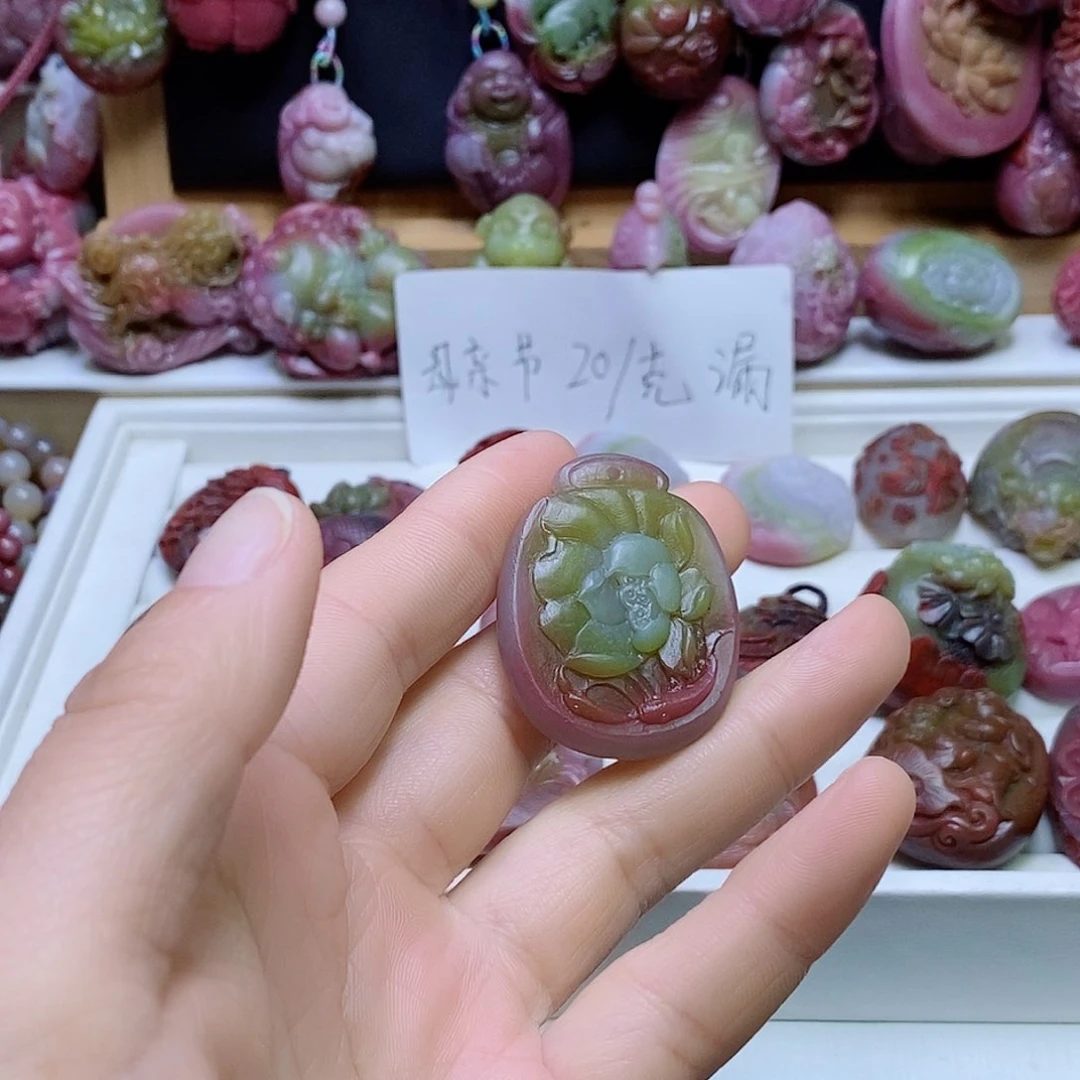 玛瑙/玉髓盐源玛瑙吊坠未镶嵌