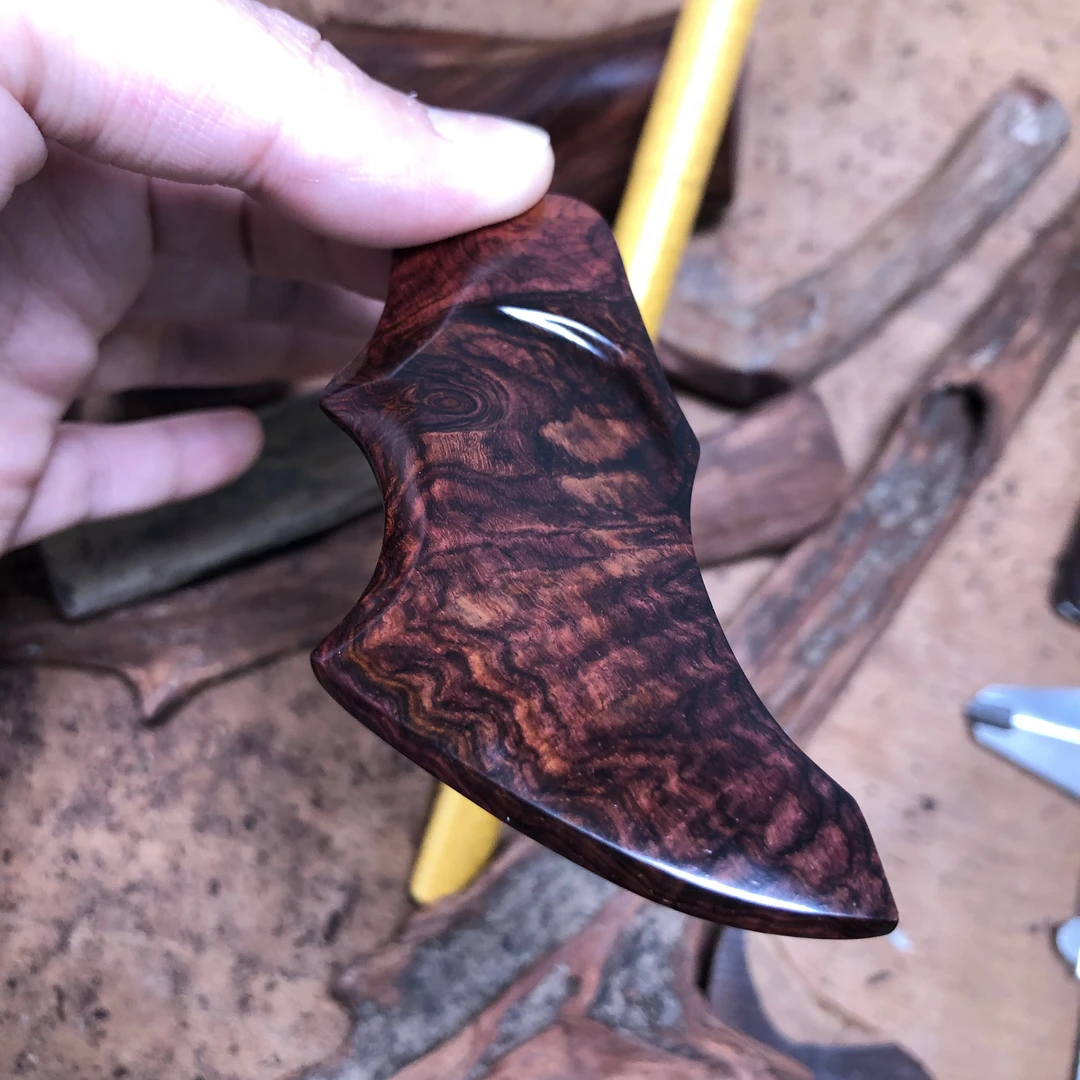 海南黄花梨紫油梨老料，爆满褶皱水波纹理“随型手把件”