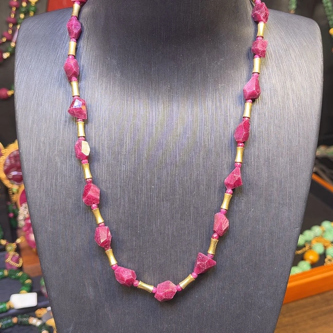 颈饰红宝石未镶嵌福利价