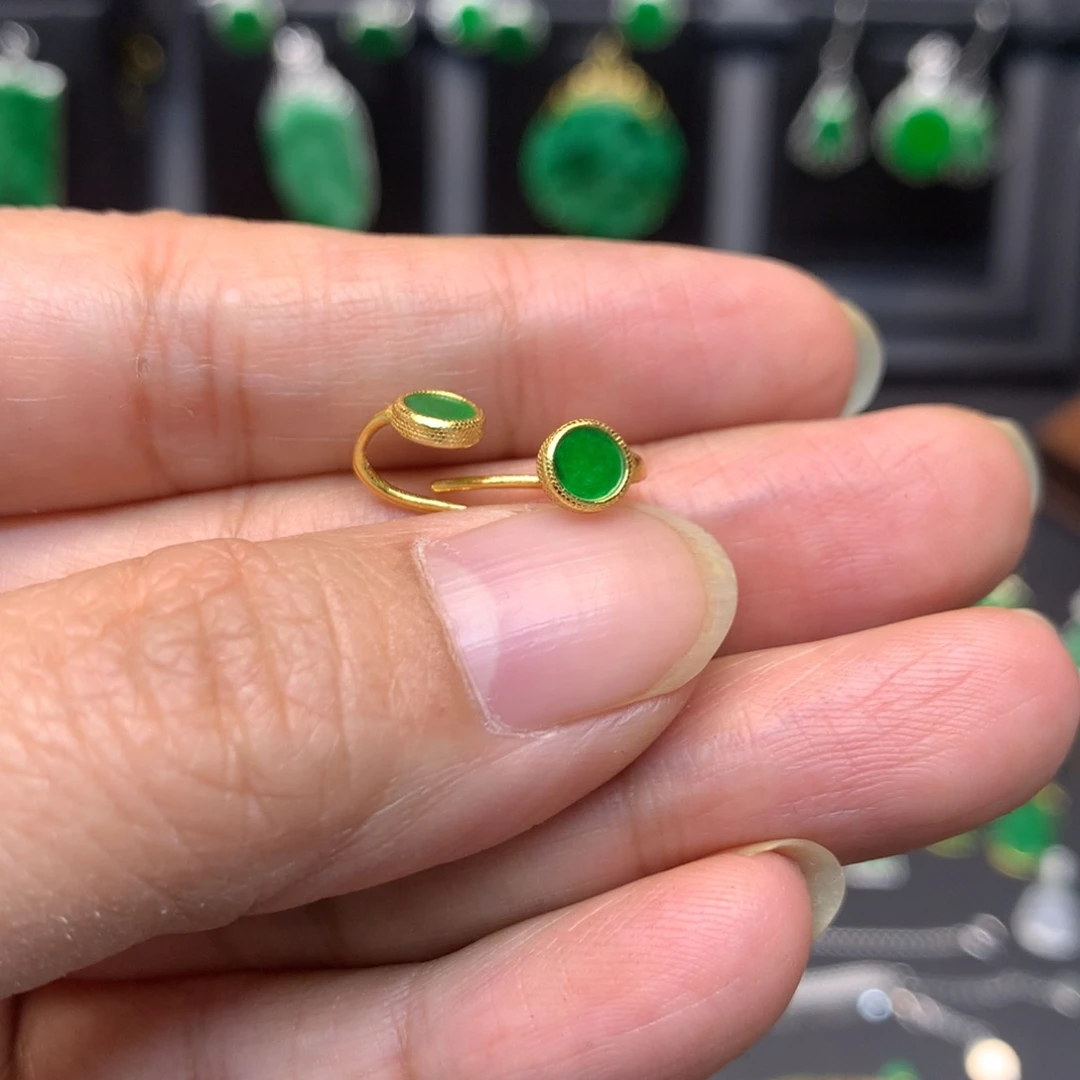 翡翠未镶嵌颈饰有纹