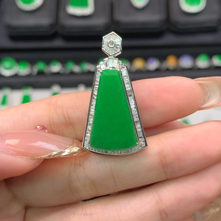 翡翠吊坠(不含链)18K金镶嵌