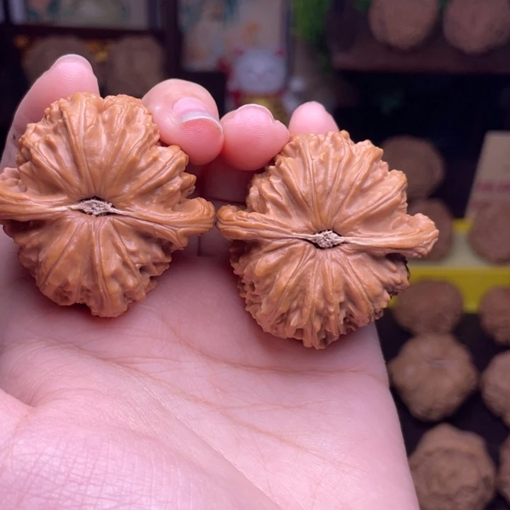 桃核把件闪购15白狮子